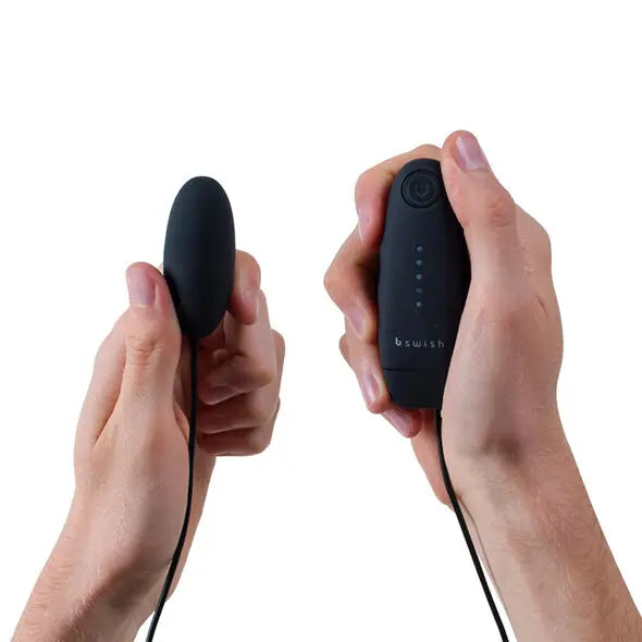 B SWISH - BNAUGHTY CLASSIC VIBRATING BULLET BLACK - Amore24