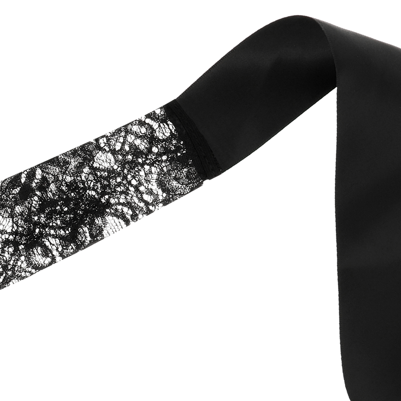 COQUETTE CHIC DESIRE - LACE MASK BLACK - Amore24