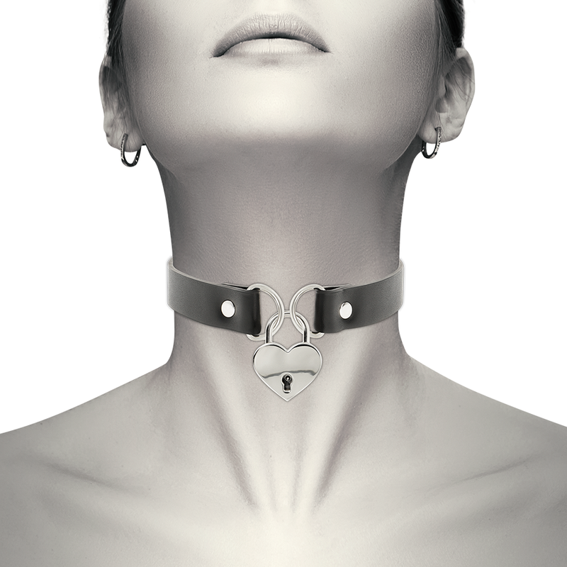 COQUETTE CHIC DESIRE - VEGAN LEATHER NECKLACE WITH HEART ACCESSORY WITH KEY - Amore24