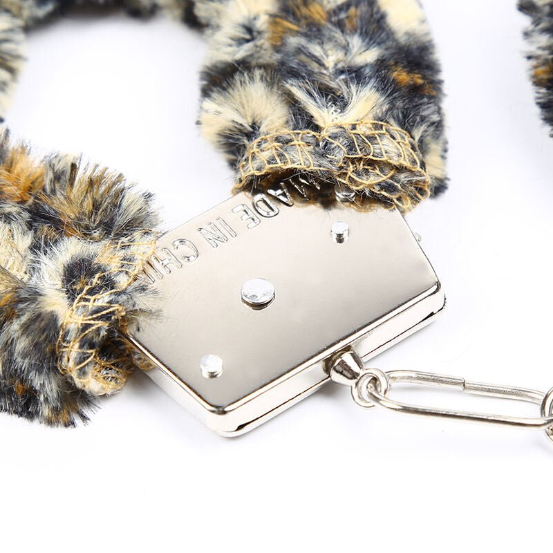OHMAMA FETISH - VELVETEEN FURLINED METAL WRIST CUFFS - Amore24