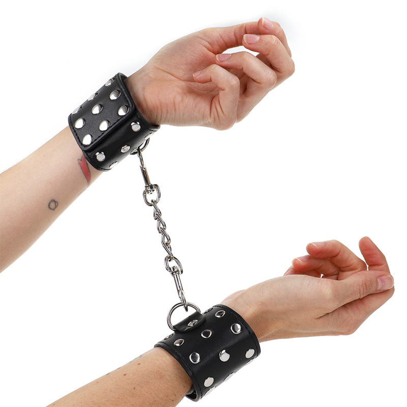 KINK - WRIST RESTRAINTS WITH SNAP FASTEN FULL OF RIVETS BLACK ADJUSTABLE 19-24 CM X 5.5 CM - Amore24