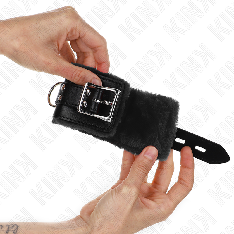 KINK - FUR LINED WRIST RESTRAINTS BLACK WITH BLACK BELT ADJUSTABLE 17-29 CM X 6 CM - Amore24