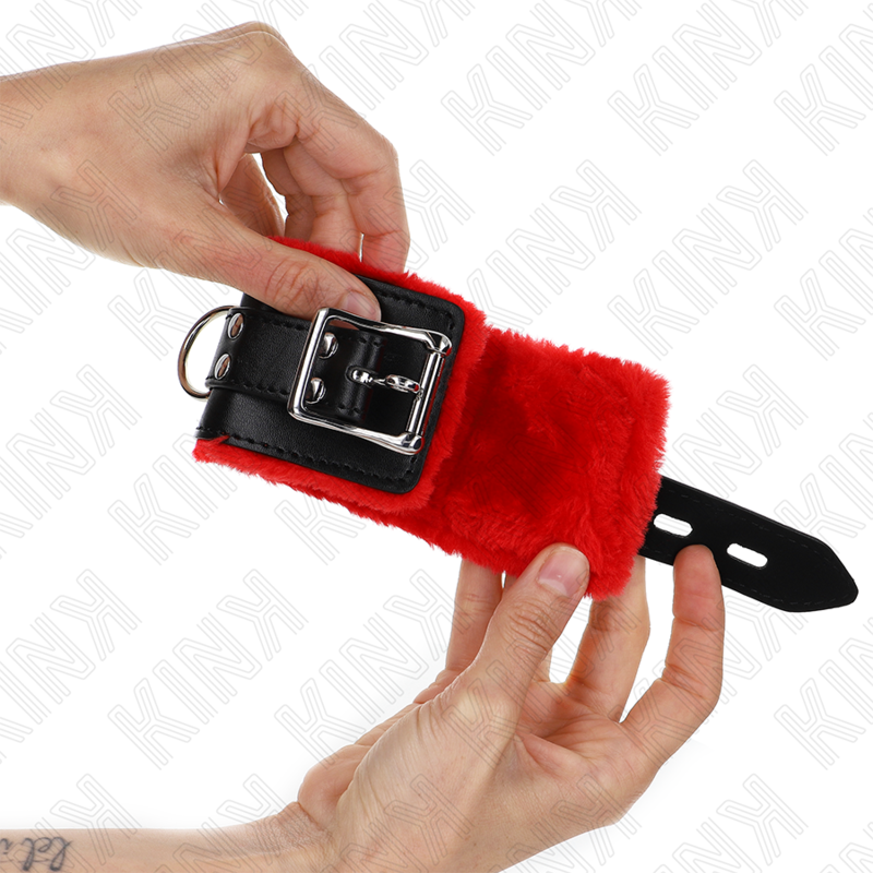 KINK - FUR LINED WRIST RESTRAINTS WITH SQUARE HOLES RED AND BLACK BELT ADJUSTABLE 17-29 CM X 6 CM - Amore24