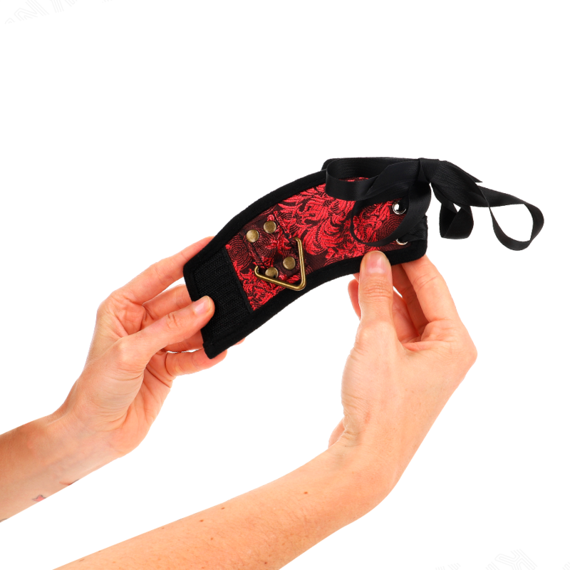 KINK - SCANDAL WRIST RESTRAINTS RED-BLACK LACE DETAILS 24.5 CM X 6.5 CM - Amore24