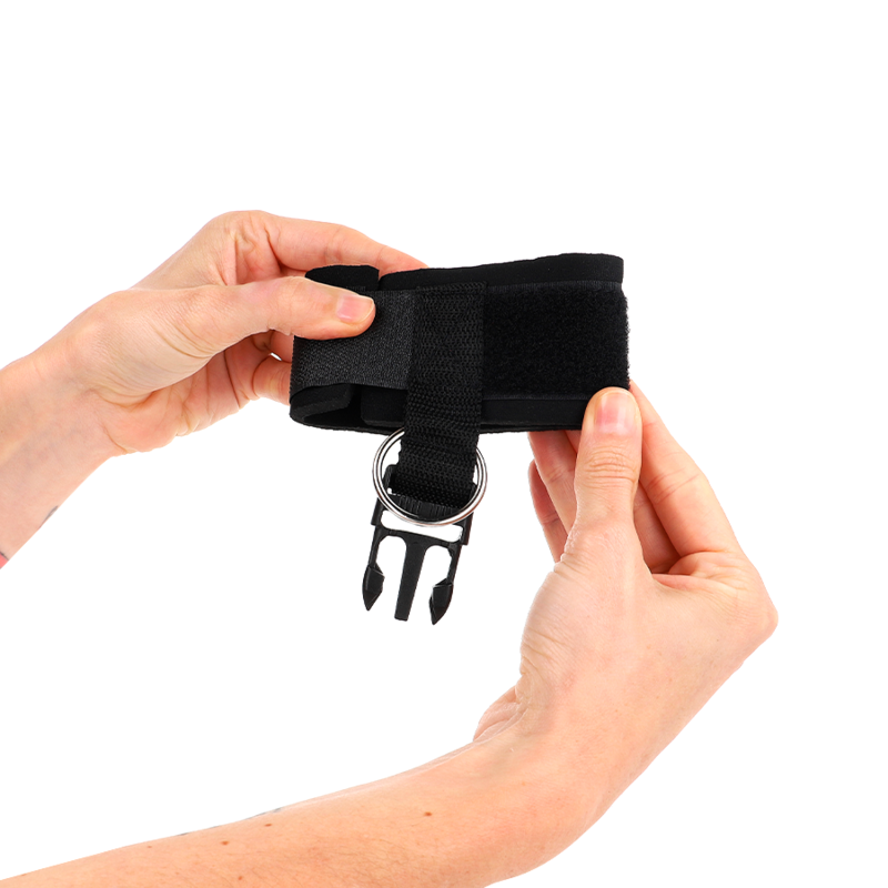 KINK - NEOPRENE HOOK&LOOP FASTENER WRIST RESTRAINTS BLACK ADJUSTABLE 22-34 CM - Amore24