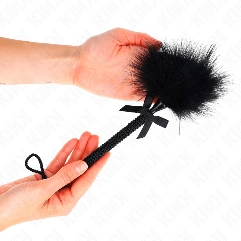 KINK - NYLON ROPE WAND WITH TICKLE FEATHERS AND BLACK BOW 25 CM - Amore24