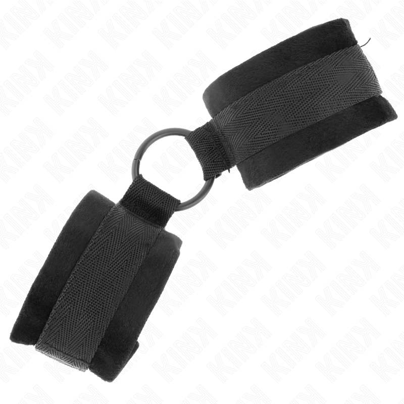 KINK - BEGINNER FUR HAND CUFFS 25 CM WITH O-RING 4 CM BLACK ADJUSTABLE 15-25 CM - Amore24