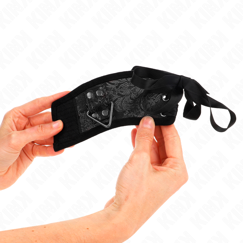 KINK - SCANDAL WRIST RESTRAINTS BLACK LACE DETAILS 24.5 CM X 6.5 CM - Amore24