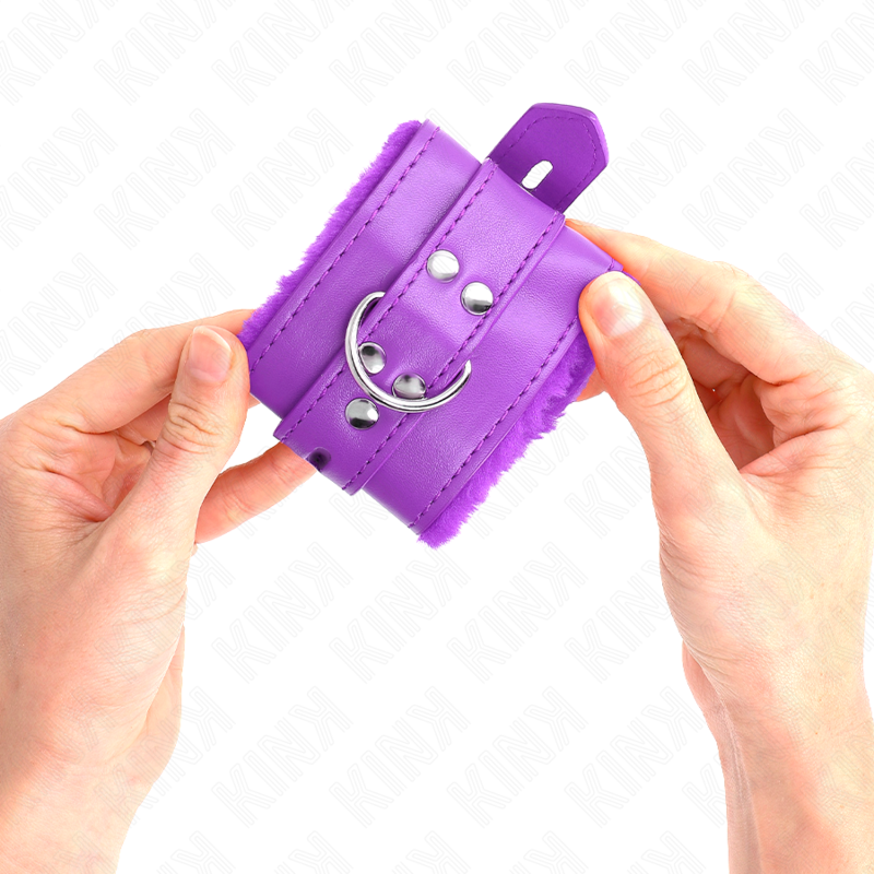 KINK - FUR LINED WRIST RESTRAINTS WITH SQUARE HOLES PURPLE AND PURPLE BELT ADJUSTABLE 17-29 CM X 6 CM - Amore24