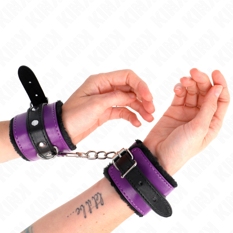 KINK - PREMIUM FUR LINED WRIST RESTRAINTS BLACK WITH PURPLE / BLACK BELT ADJUSTABLE 17-29 CM X 6 CM - Amore24